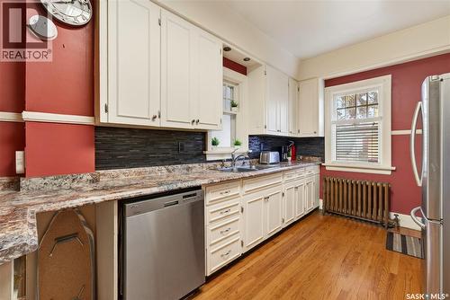 1334 Victoria Avenue, Regina, SK - Indoor Photo Showing Kitchen With Double Sink