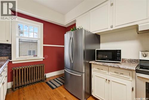 1334 Victoria Avenue, Regina, SK - Indoor Photo Showing Kitchen