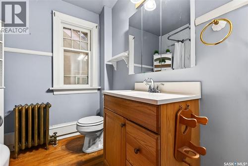 1334 Victoria Avenue, Regina, SK - Indoor Photo Showing Bathroom