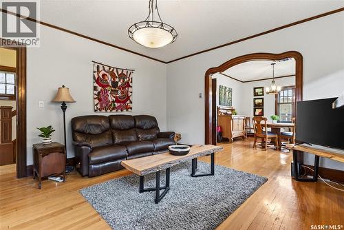 1334 Victoria Avenue, Regina, SK - Indoor Photo Showing Living Room