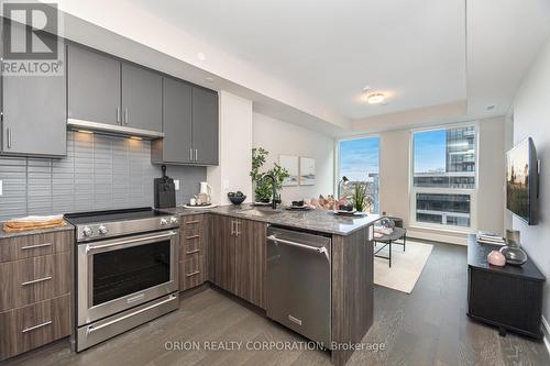 822 - 3240 William Coltson Avenue, Oakville, ON - Indoor Photo Showing Kitchen With Upgraded Kitchen