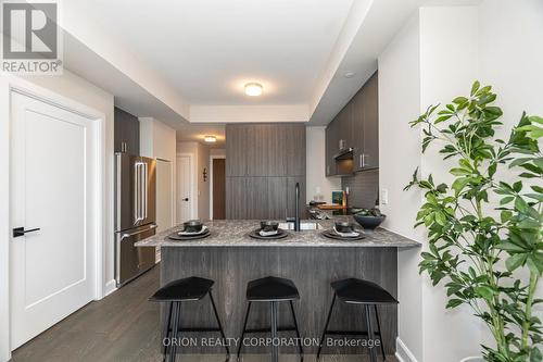 822 - 3240 William Coltson Avenue, Oakville, ON - Indoor Photo Showing Kitchen