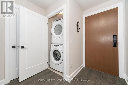 822 - 3240 William Coltson Avenue, Oakville, ON - Indoor Photo Showing Laundry Room
