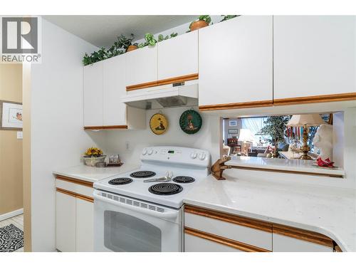 851 5 Avenue Sw Unit# 205, Salmon Arm, BC - Indoor Photo Showing Kitchen
