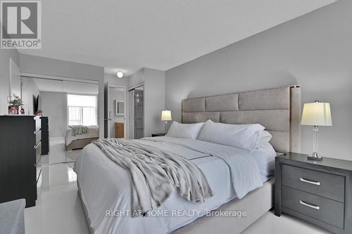 1703 - 2759 Carousel Crescent, Ottawa, ON - Indoor Photo Showing Bedroom