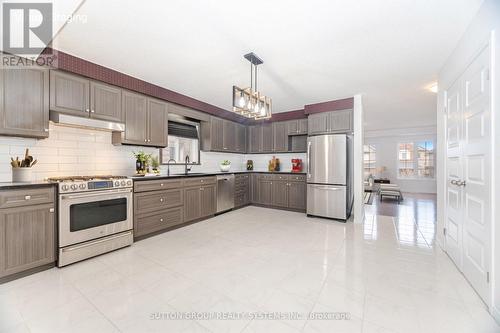 565 Sundew Drive, Waterloo, ON - Indoor Photo Showing Kitchen With Stainless Steel Kitchen