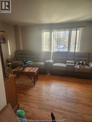 76 Uxbridge Crescent, Kitchener, ON - Indoor Photo Showing Living Room
