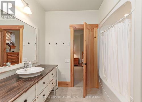 2623 Con 10 N Nottawasaga Road N, Clearview, ON - Indoor Photo Showing Bathroom