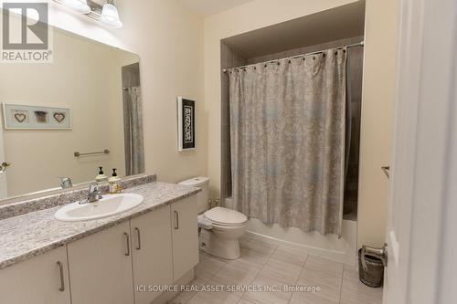 36 Blenheim Circle, Whitby, ON - Indoor Photo Showing Bathroom