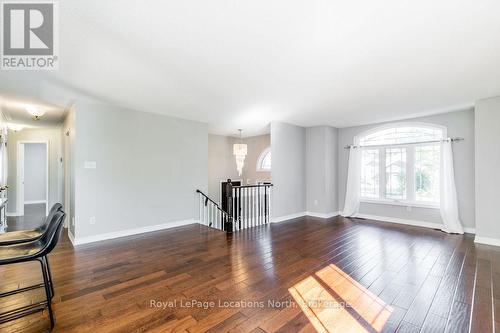 88 61St Street S, Wasaga Beach, ON - Indoor Photo Showing Living Room