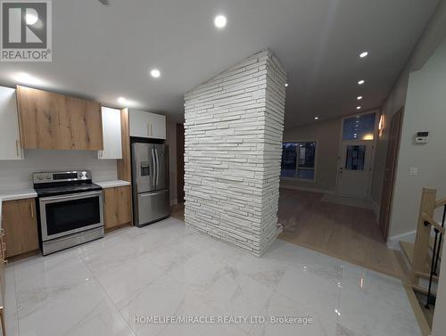 15 Athlone Avenue, Brampton, ON - Indoor Photo Showing Kitchen