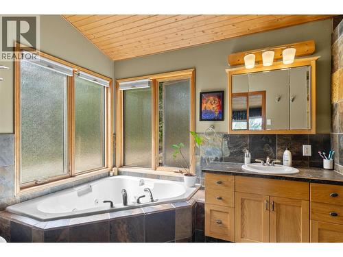 65 Furlong Road, Enderby, BC - Indoor Photo Showing Bathroom