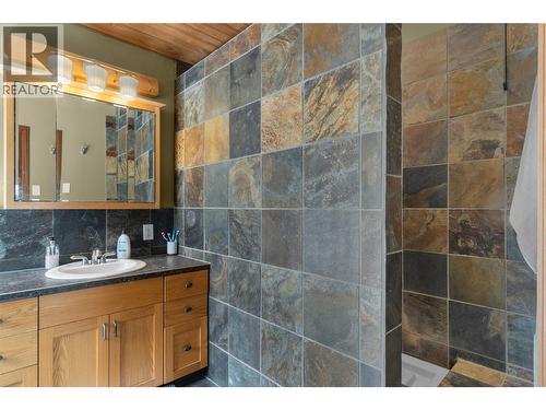 65 Furlong Road, Enderby, BC - Indoor Photo Showing Bathroom