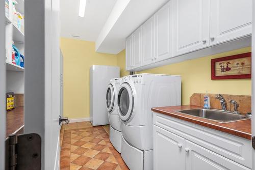 202-3473 Lakeview Place, Enderby, BC - Indoor Photo Showing Laundry Room