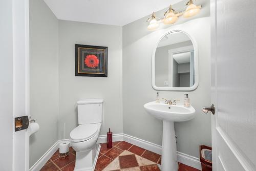 202-3473 Lakeview Place, Enderby, BC - Indoor Photo Showing Bathroom