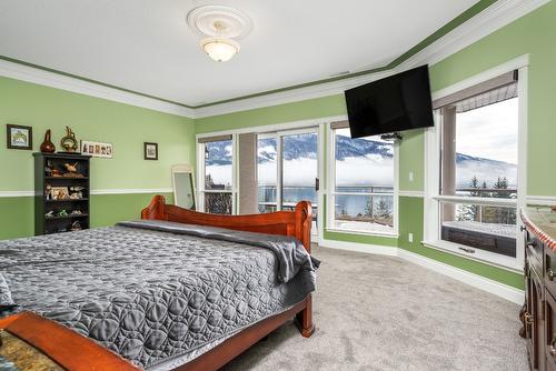 202-3473 Lakeview Place, Enderby, BC - Indoor Photo Showing Bedroom