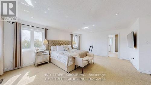 71 Manor Glen Crescent, East Gwillimbury, ON - Indoor Photo Showing Bedroom