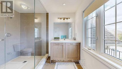71 Manor Glen Crescent, East Gwillimbury, ON - Indoor Photo Showing Bathroom