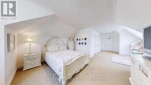 71 Manor Glen Crescent, East Gwillimbury, ON - Indoor Photo Showing Bedroom
