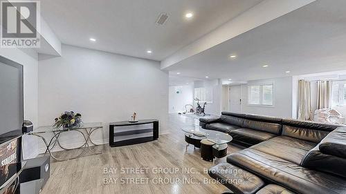 71 Manor Glen Crescent, East Gwillimbury, ON - Indoor