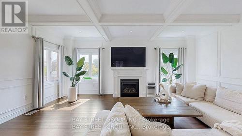 71 Manor Glen Crescent, East Gwillimbury, ON - Indoor Photo Showing Living Room With Fireplace