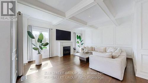 71 Manor Glen Crescent, East Gwillimbury, ON - Indoor Photo Showing Living Room With Fireplace