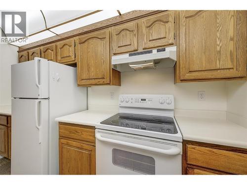 1329 Klo Road Unit# 106, Kelowna, BC - Indoor Photo Showing Kitchen