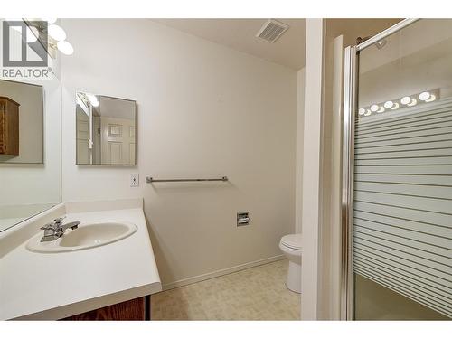 1329 Klo Road Unit# 106, Kelowna, BC - Indoor Photo Showing Bathroom