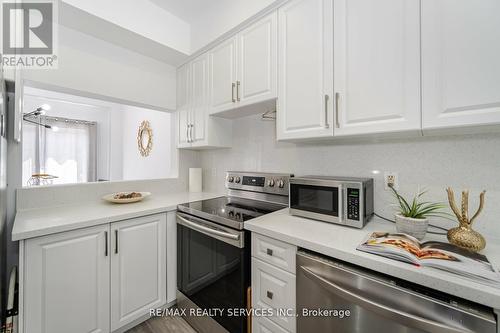 17 Dawes Road, Brampton, ON - Indoor Photo Showing Kitchen
