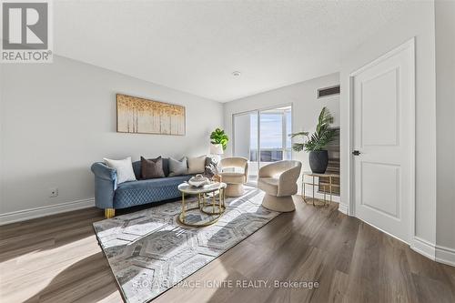 705 - 155 Hillcrest Avenue, Mississauga, ON - Indoor Photo Showing Living Room