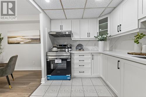 705 - 155 Hillcrest Avenue, Mississauga, ON - Indoor Photo Showing Kitchen