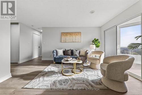 705 - 155 Hillcrest Avenue, Mississauga, ON - Indoor Photo Showing Living Room