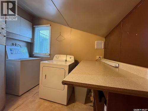 212 Adelaide Street E, Saskatoon, SK - Indoor Photo Showing Laundry Room