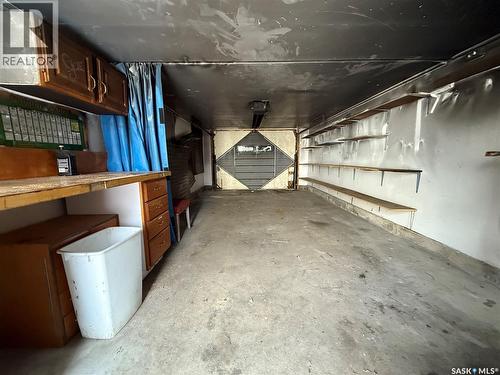 212 Adelaide Street E, Saskatoon, SK - Indoor Photo Showing Garage