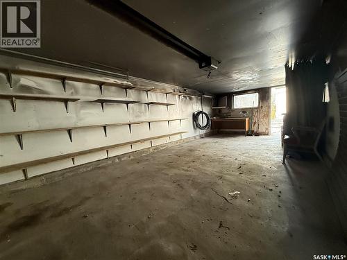 212 Adelaide Street E, Saskatoon, SK - Indoor Photo Showing Garage
