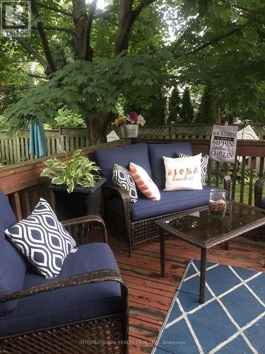 Backyard Deck - 922 Glendale Court, Burlington, ON - Outdoor
