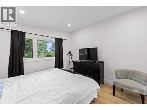 1511 Lambert Avenue, Kelowna, BC - Indoor Photo Showing Bedroom