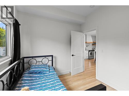 1511 Lambert Avenue, Kelowna, BC - Indoor Photo Showing Bedroom