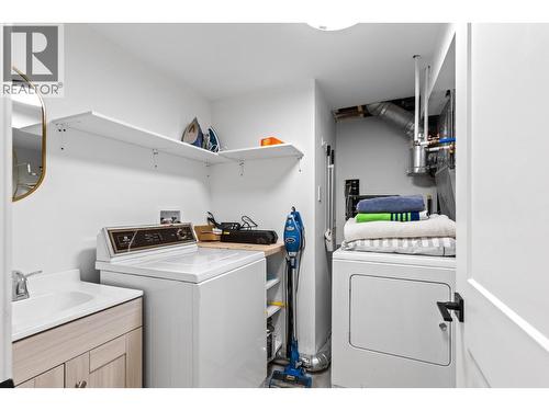 1511 Lambert Avenue, Kelowna, BC - Indoor Photo Showing Laundry Room