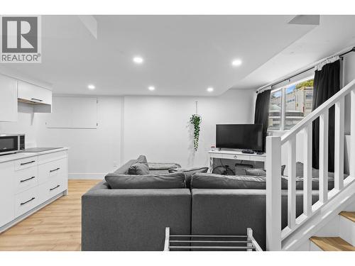 1511 Lambert Avenue, Kelowna, BC - Indoor