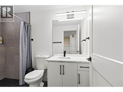 Clean and modern bathroom dedicated to the suite. - 1511 Lambert Avenue, Kelowna, BC - Indoor Photo Showing Bathroom