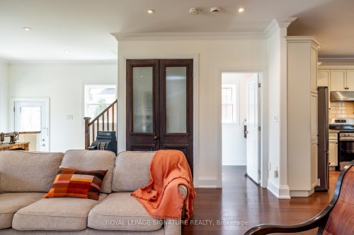 116 Milton Street, Toronto, ON - Indoor Photo Showing Living Room