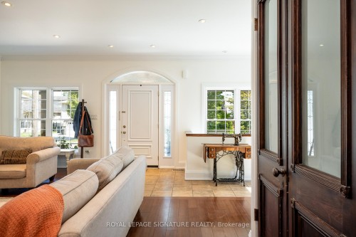 116 Milton Street, Toronto, ON - Indoor Photo Showing Living Room