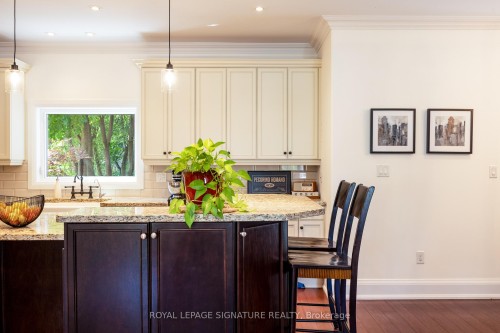 116 Milton Street, Toronto, ON - Indoor Photo Showing Kitchen