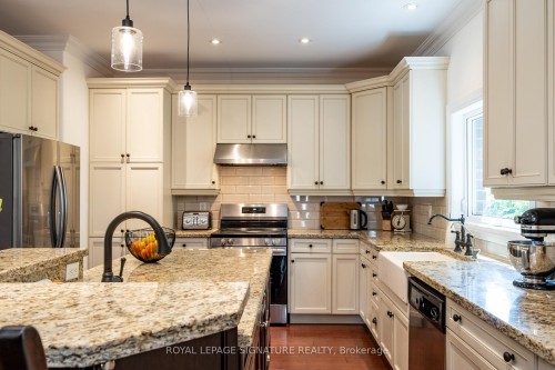 116 Milton Street, Toronto, ON - Indoor Photo Showing Kitchen