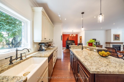 116 Milton Street, Toronto, ON - Indoor Photo Showing Kitchen With Upgraded Kitchen