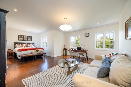 116 Milton Street, Toronto, ON - Indoor Photo Showing Living Room