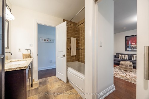 116 Milton Street, Toronto, ON - Indoor Photo Showing Bathroom