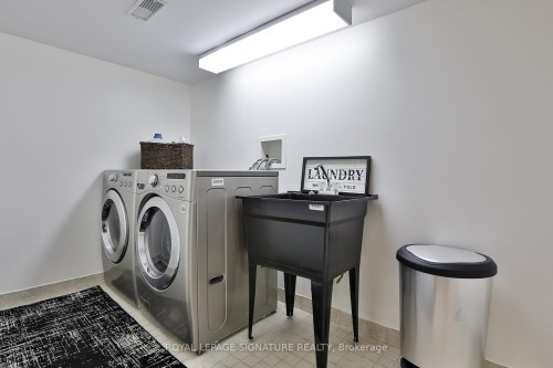 116 Milton Street, Toronto, ON - Indoor Photo Showing Laundry Room