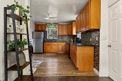 163 Hope Avenue, Hamilton, ON - Indoor Photo Showing Kitchen
